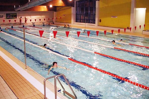 Městský plavecký bazén v Berouně. Použité obklady a dlažby: FLOOR GRES.