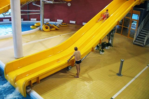 Městský plavecký bazén v Berouně. Použité obklady a dlažby: FLOOR GRES.